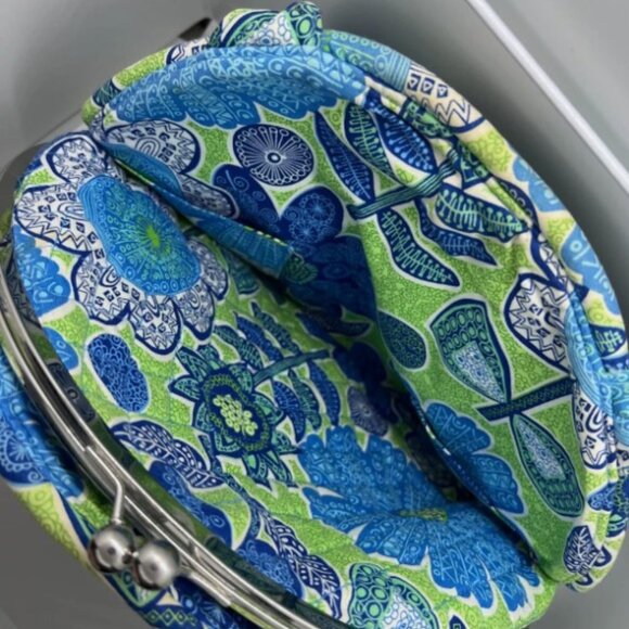 24. Vera Bradley Eloise Doodle Daisy Kiss Lock Clam Shell Bag Blue Green - Picture 4 of 4